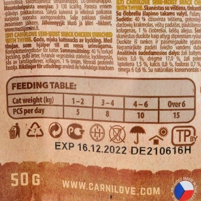 Ласощі Carnilove Cat Semi Moist Snack для котів, курка та тимьян, 50 г